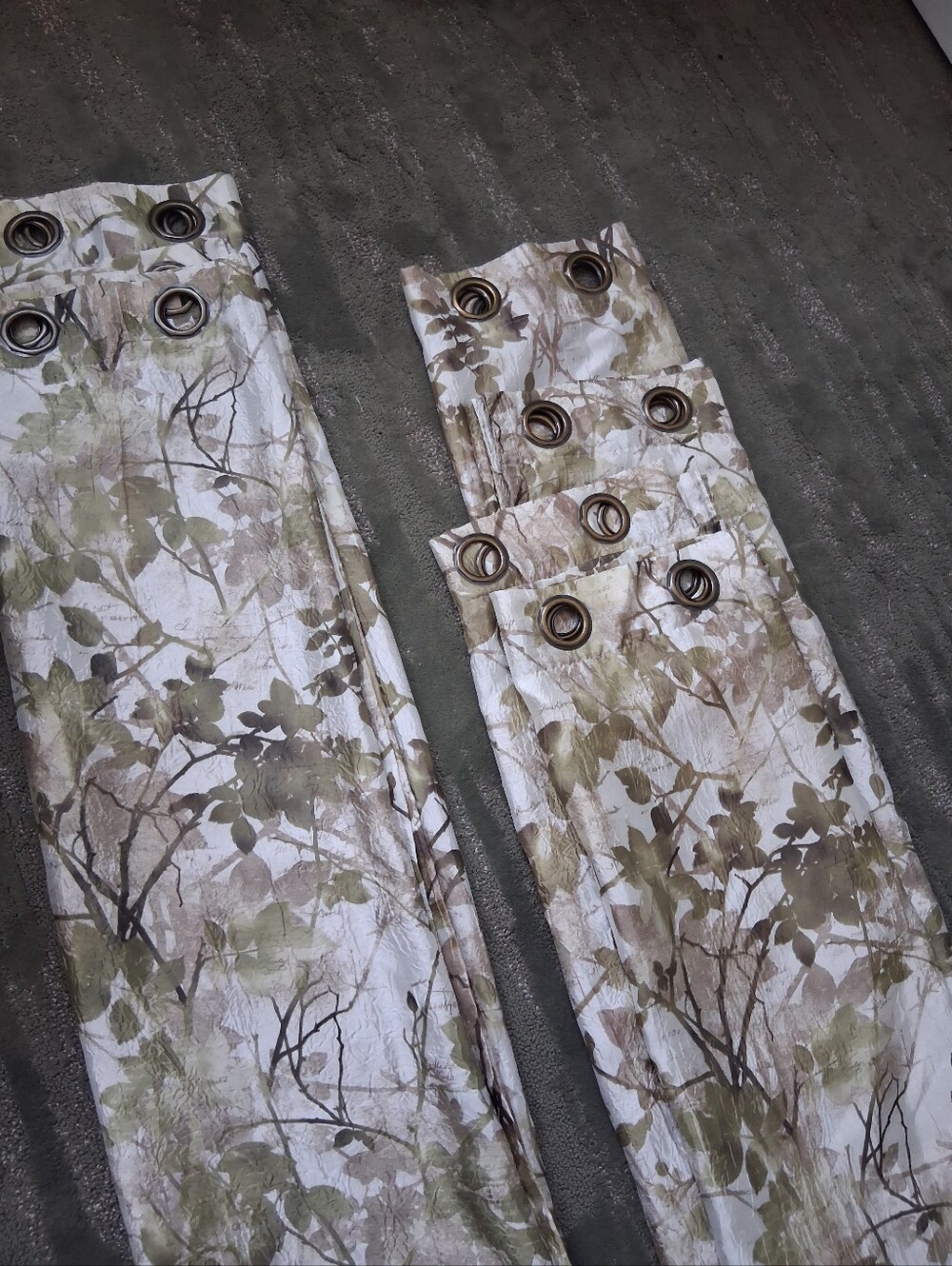 6 Curtain Panels Achim Tranquil Green Room Darkening 2 - 50"x 84" & 4 - 50"x 63" - Picture 4 of 6
